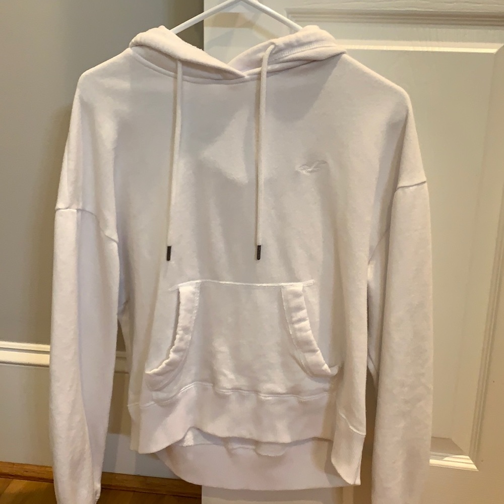 White Hollister sweatshirt